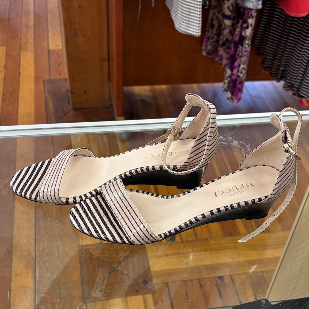 MEUCCI Black and Cream Striped Women's Shoes